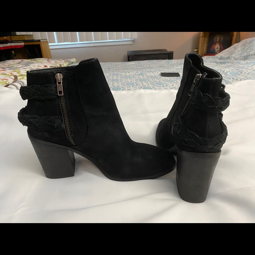 Size 8 Steve Madden Booties - image 1
